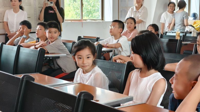 ŮӌWԺ̌WAM@^_չtɫcpv