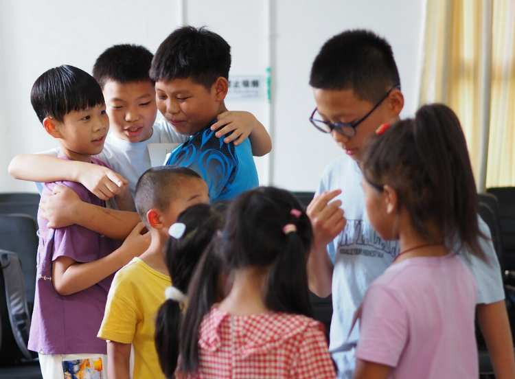 Α򻥄ӼlF꠾񣬄L`ͯ }  ϴWWҊ뽭о`