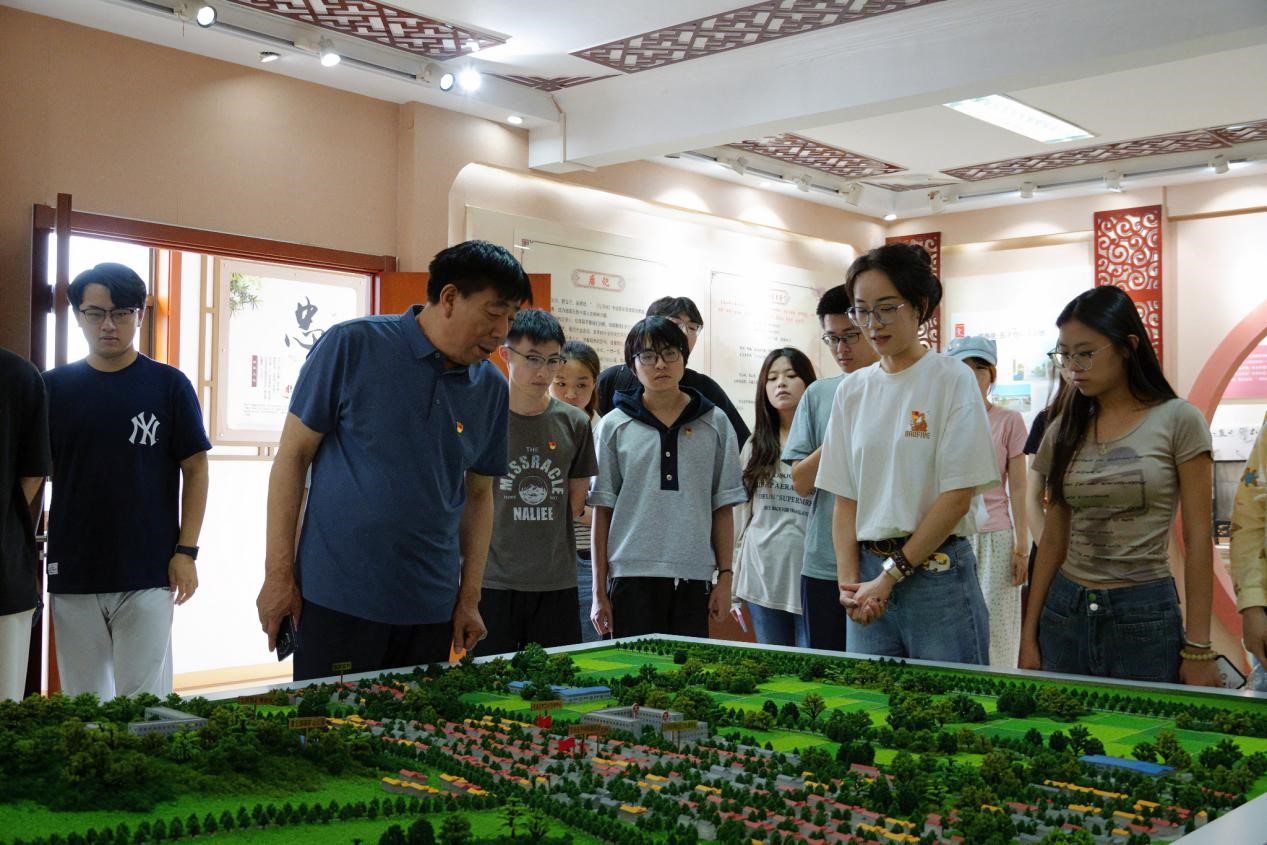 ϢWԺ˹܌WԺh֧ƅ^f_չtɫ1+1`